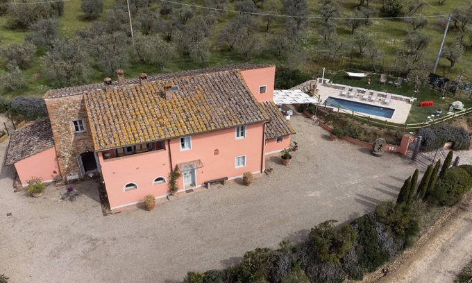 Montelupo Fiorentino House | Holiday house Montelupo Fiorentino for 1 - 11 persons with 6 bedrooms - Holiday house