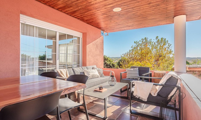 Caldes de Malavella House | Holiday Home 'El Roble' with Mountain View, Private Pool and Wi-Fi