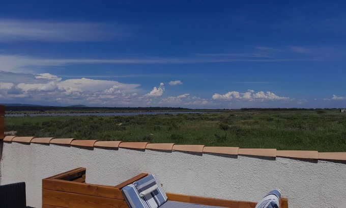 Frontignan House | Holiday home 3 minutes' walk from the beach.