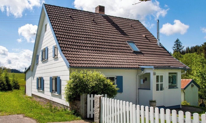 Altusried House | Holiday Home 'Allgäuperle Mit Hauskater Moritz' with Private Terrace, Private Garden and Wi-Fi