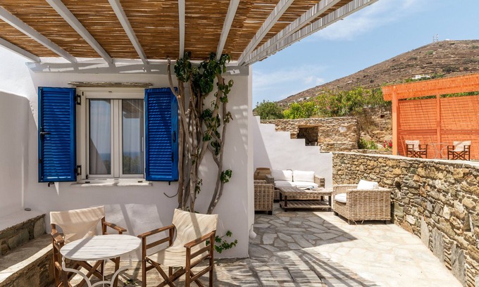 Agios Ioannis House | Holiday Home 'Anemologio 301 Tinos' with Sea View, Wi-Fi and Air Conditioning