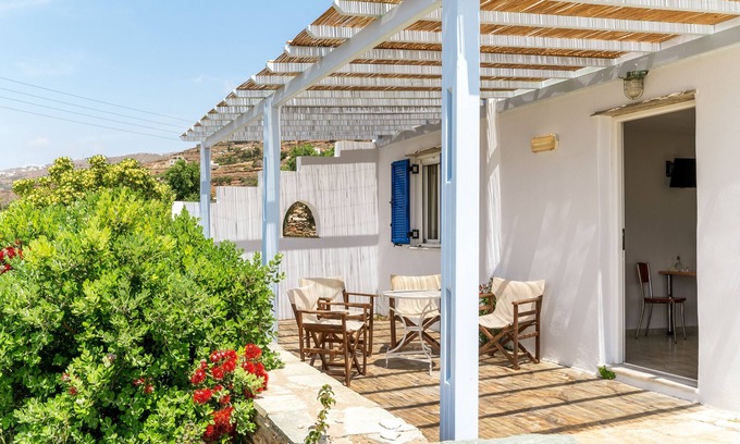 Agios Ioannis House | Holiday Home 'Anemologio 302 Tinos' with Sea View, Wi-Fi and Air Conditioning