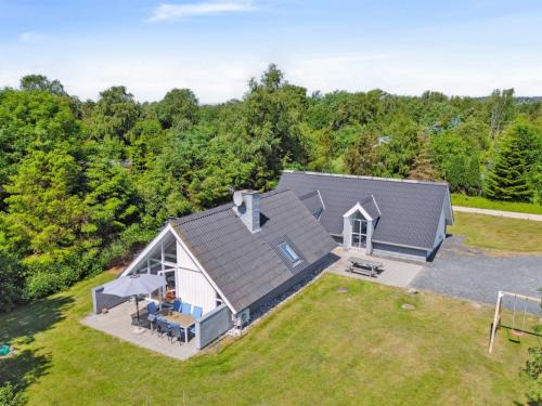 Øer Strand House | Holiday Home Ardan - 450m from the sea by Interhome