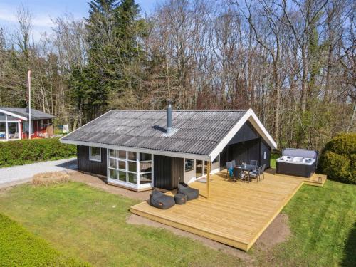Pøt Strandby House | Holiday Home Arnetta - 150m from the sea by Interhome