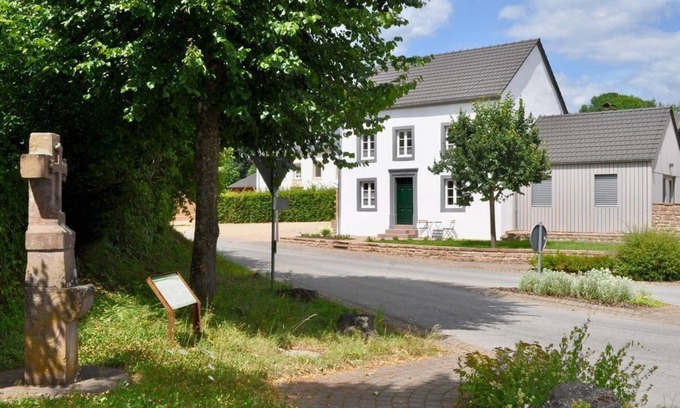 Baustert House | Holiday home Baustert - 6-bed holiday home shower and bath, toilet, 3 bedrooms