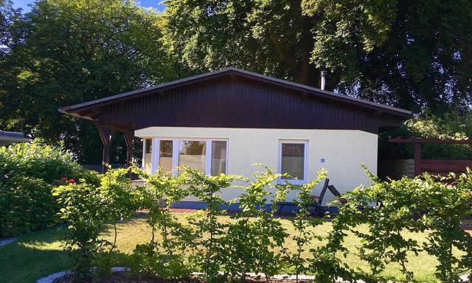 Glowe Apartment | Holiday home Boddenhus - WLAN, 2 bedr., Garden - by the water - holiday house