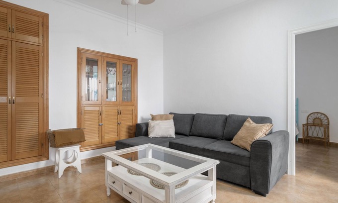 Barbate House | Holiday Home 'Buganvilla' with Wi-Fi