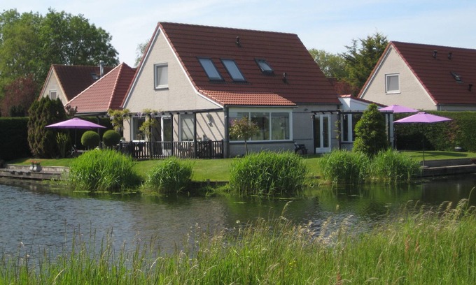 Medemblik Other | Holiday home by the water in Holland
