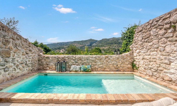 Beniali House | Holiday Home 'Ca la Pasita 28' with Mountain Views and Wi-Fi