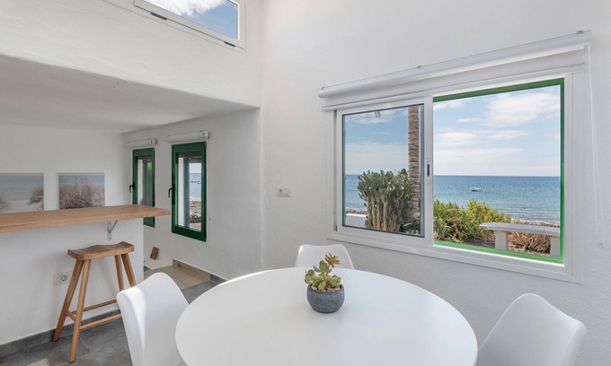 Playa Quemada House | Holiday Home 'Callao 1' with Sea View, Wi-Fi and Air Conditioning