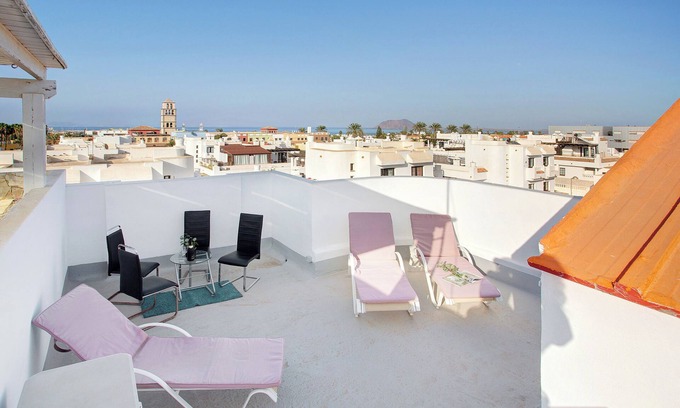 Corralejo House | Holiday Home 'Casa Del Sol Rosa' with Sea Views, Wi-Fi and Air Conditioning
