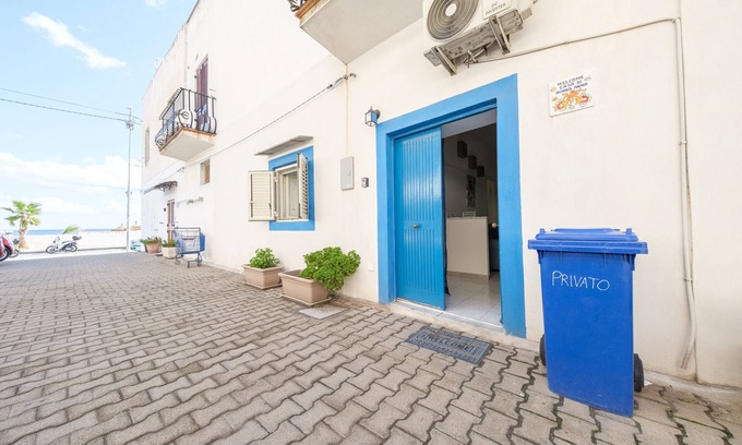 Canneto House | Holiday Home 'Casa di Nonna Anna' near the Beach with Sea View