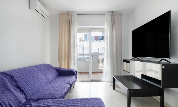 Barbate House | Holiday Home 'Casa En El Centro De Barbate' with Private Terrace, Wi-Fi and Air Conditioning