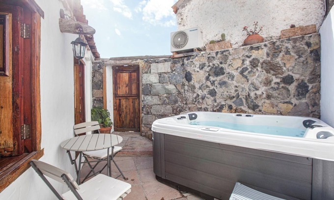 Chirche House | Holiday Home Casa Rural Vidal with Sea View, Jacuzzi, Wi-Fi, A/C & Terrace; Parking Available