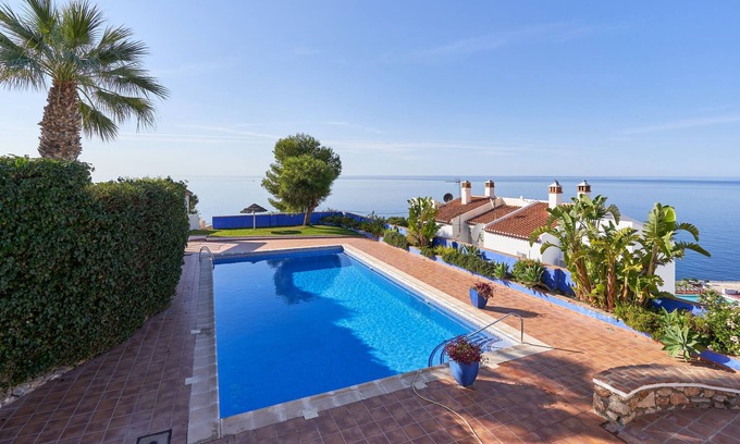Velilla-Taramay House | Holiday Home 'Casa Mariposa' with Sea View, Wi-Fi and Air Conditioning