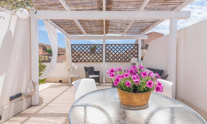 Noto Historic Centre House | Holiday Home 'Casa Neathon' with Wi-Fi, Terrace & Balcony