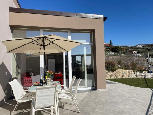Imperia House | Holiday Home Casa Noemi by Interhome