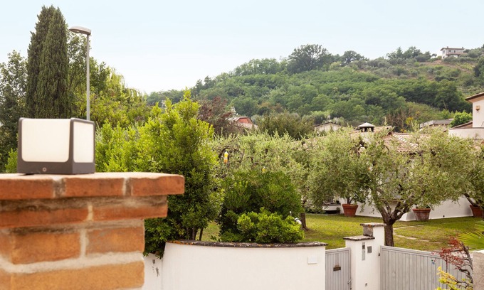 Carrara House | Holiday Home 'Casa Valentina' close to the Sea with Terrace & Wi-Fi