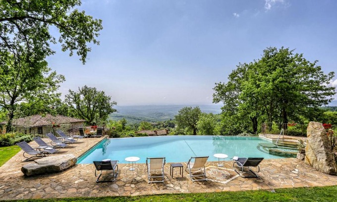 Castellina in Chianti House | Holiday Home Casale Il Poggino by Interhome