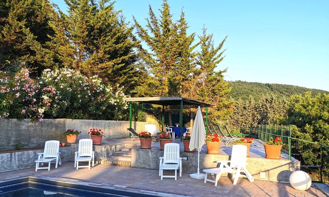 Pieve al Bagnoro House | Holiday Home 'Casina Dei Sogni' with Mountain View, Private Pool and Wi-Fi