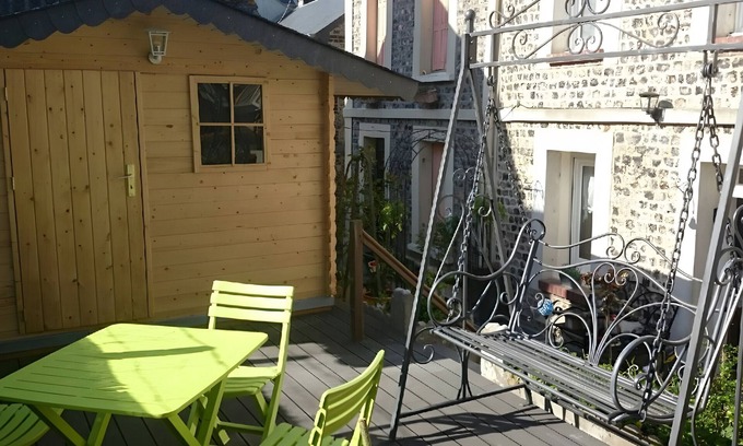 Yport House | Holiday Home 'Chez Isa De Pêcheur Etretat' with Sea View and Wi-Fi