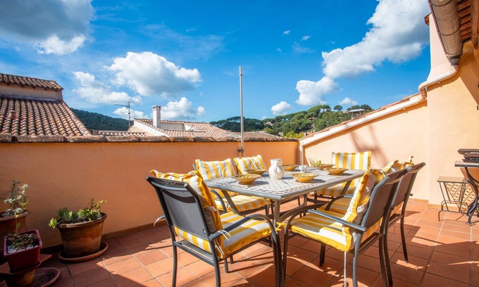 Collobrieres House | Holiday Home 'Collo' with Mountain View, Private Terrace and Wi-Fi