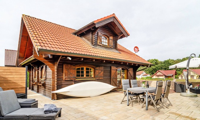 Steinbild House | Holiday Home 'Das Alpenhaus An Der Ems' with Lake View, Private Terrace and Wi-Fi