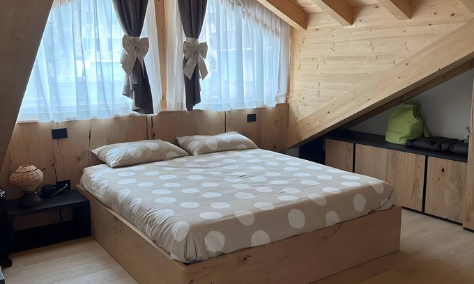 Mezzano House | Holiday Home 'Dimora Dajana' with Mountain View, Private Terrace and Wi-Fi