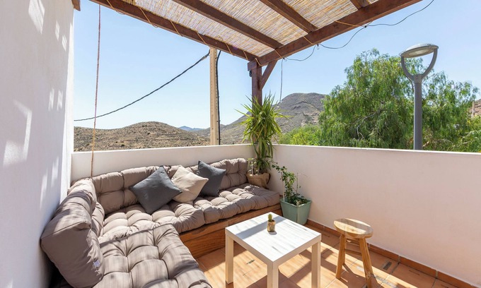 Presillas Bajas House | Holiday Home 'Entre Volcanes Y Sal' with Mountain View, Wi-Fi and Air Conditioning
