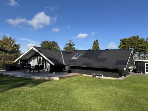 Hou House | Holiday Home Evgenia - from the sea by Interhome