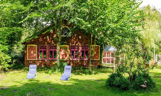 Rhauderfehn House | Holiday Home 'Fairy Cottage' with Shared Terrace and Shared Garden