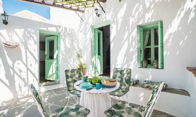 Psinthos House | Holiday Home 'Fedra's Traditional House' with Terrace, Garden & Wi-Fi