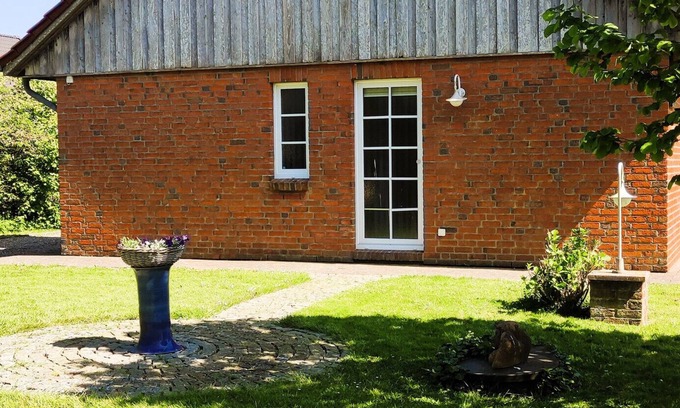 Suden House | Holiday Home 'Ferienhaus Jan' with Private Terrace and Wi-Fi