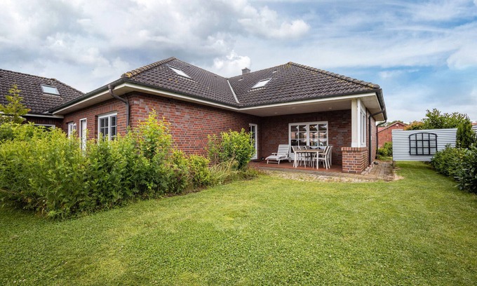 Schafstedt House | Holiday Home 'Ferienhaus Erlengrund A' with Private Terrace, Private Garden and Wi-Fi