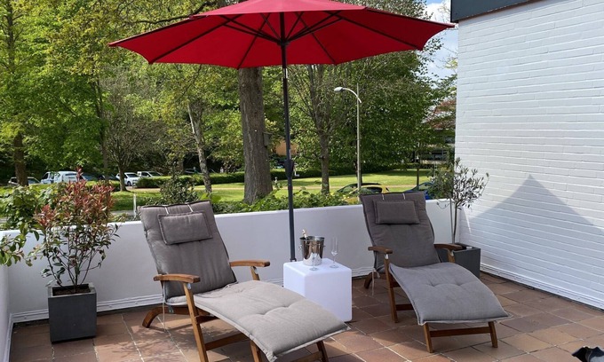 Gluecksburg House | Holiday Home 'Ferienwohnung Strandgut' with Private Terrace and Wi-Fi