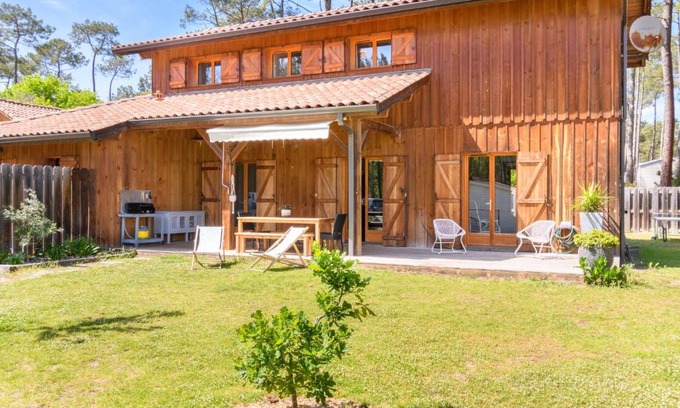 Saint-Julien-en-Born House | Holiday Home La Lette de Contis by Interhome