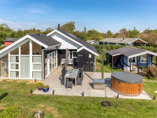 Skaven Strand House | Holiday Home Gudmundine - 350m to the fjord by Interhome