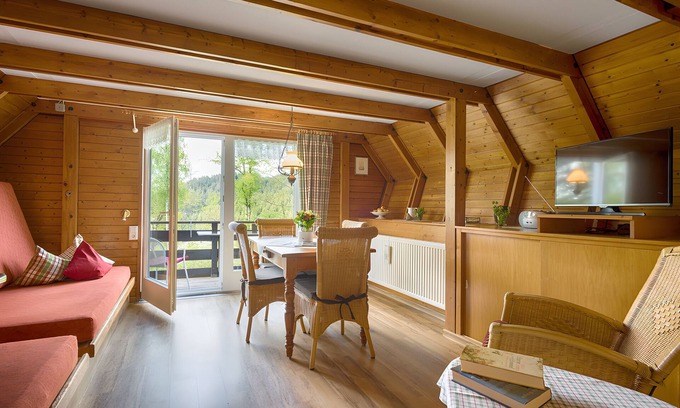 Schwarzenbach House | Holiday Home 'Häusle Nr 2' with Shared Garden, Balcony and Wi-Fi
