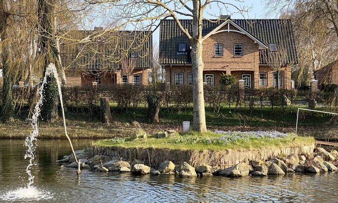 Fehmarn House | Holiday Home 'Haus Am Dorfteich D Mit Spielplatz' with Private Terrace, Shared Garden and Wi-Fi
