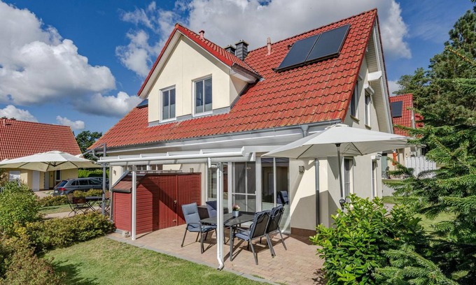 Korswandt House | Holiday Home 'Haus Ines' with Private Terrace, Private Garden and Wi-Fi