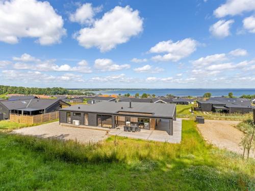 Sjølund House | Holiday Home Heidie - 600m from the sea by Interhome