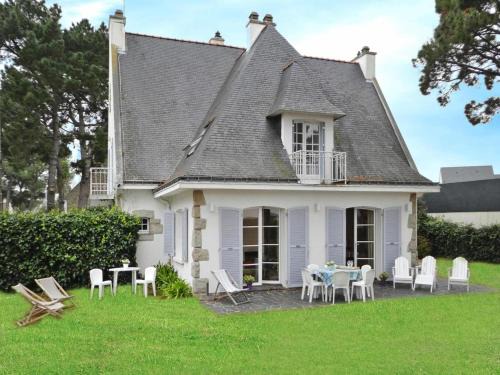 Carnac House | Holiday Home in Carnac near Sandy Beach