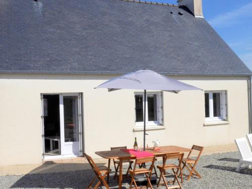 Guisseny House | Holiday Home in Guissény near Beaches
