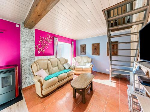 Nadrin House | Holiday Home in Houffaliz with Garden, cleaning included