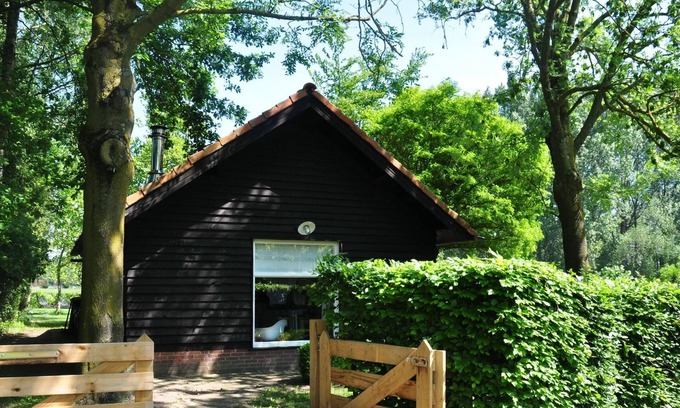 Leende House | Holiday Home in Leende with Hot Tub & Garden