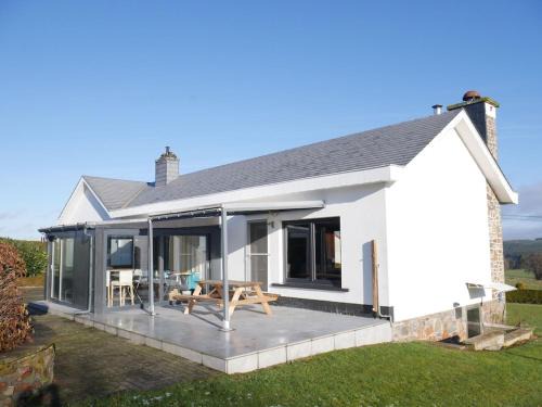 Lierneux House | Holiday Home in Lierneux with Private Garden