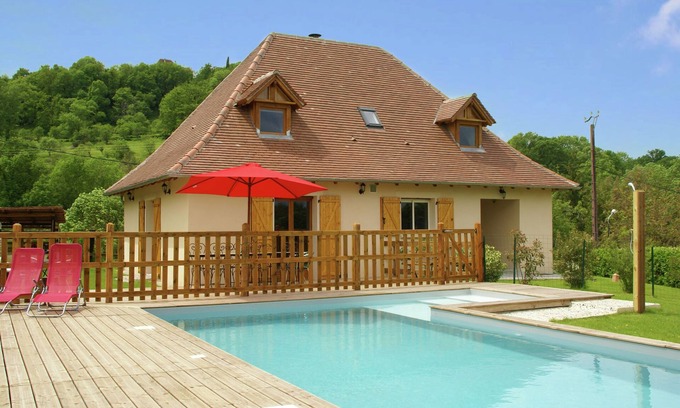 Loubressac House | Holiday Home in Loubressac with Pool & Garden