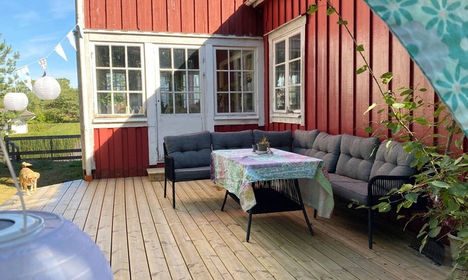 Mellbystrand House | Holiday home in northern Mellbystrand with a view of Laholmsbukten SE02039