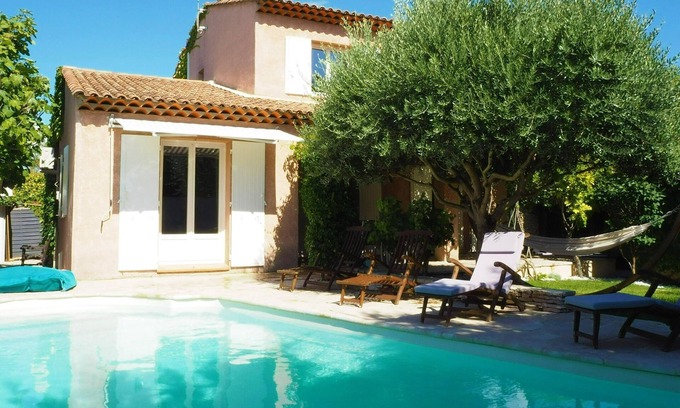 Pertuis House | Holiday Home in Pertuis with Private Pool