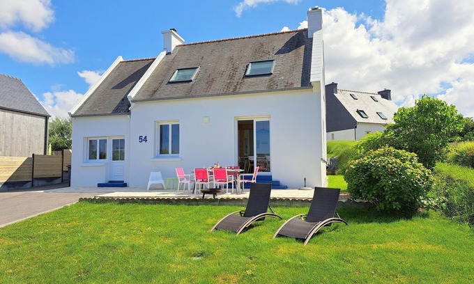 Saint-Pabu House | Holiday Home in St. Pabu near Sandy Beach